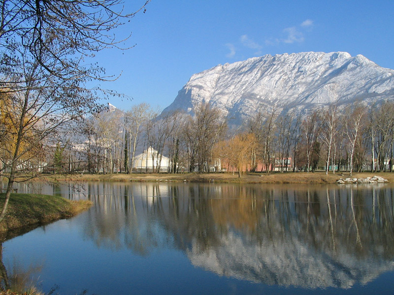 Néron reflet lac Ovalie